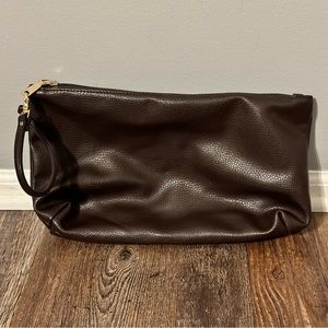Inzi dark brown wristlet